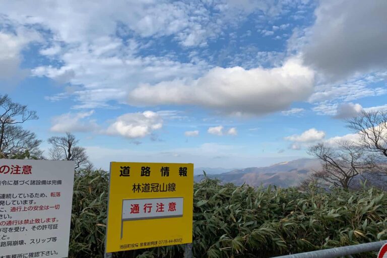 冠山峠頂上付近から福井方面の眺め
