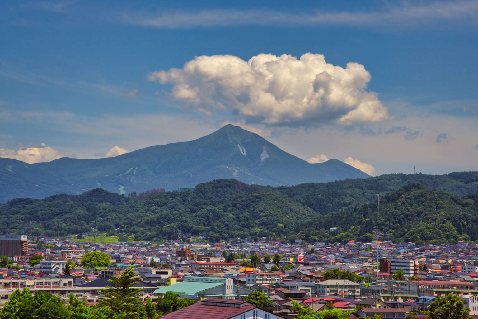 鶴ヶ城から磐梯山