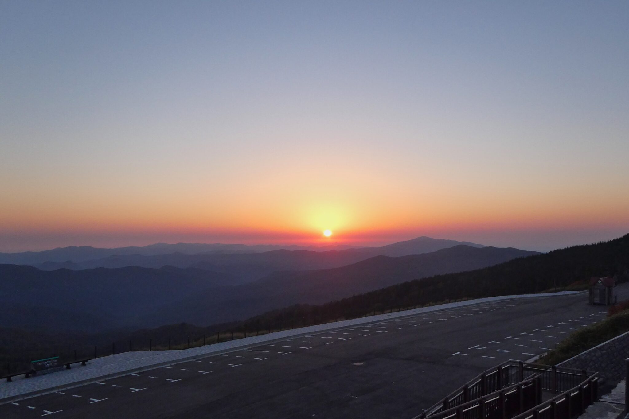 八幡平山頂付近からの夕日