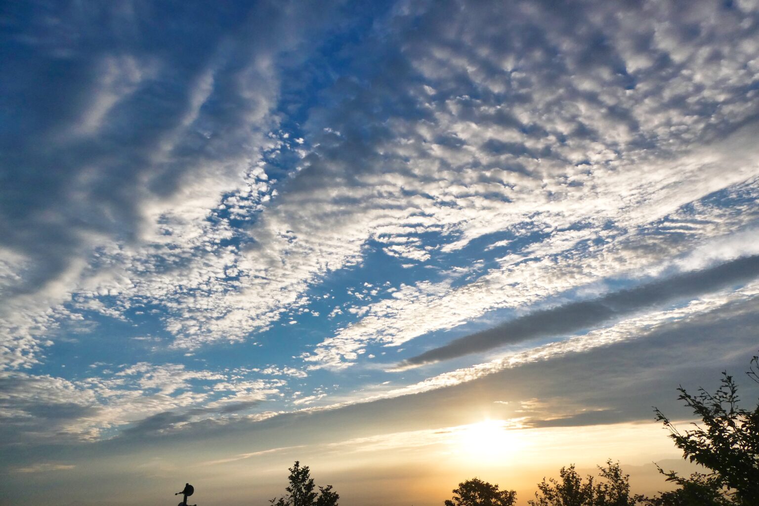 朝の空