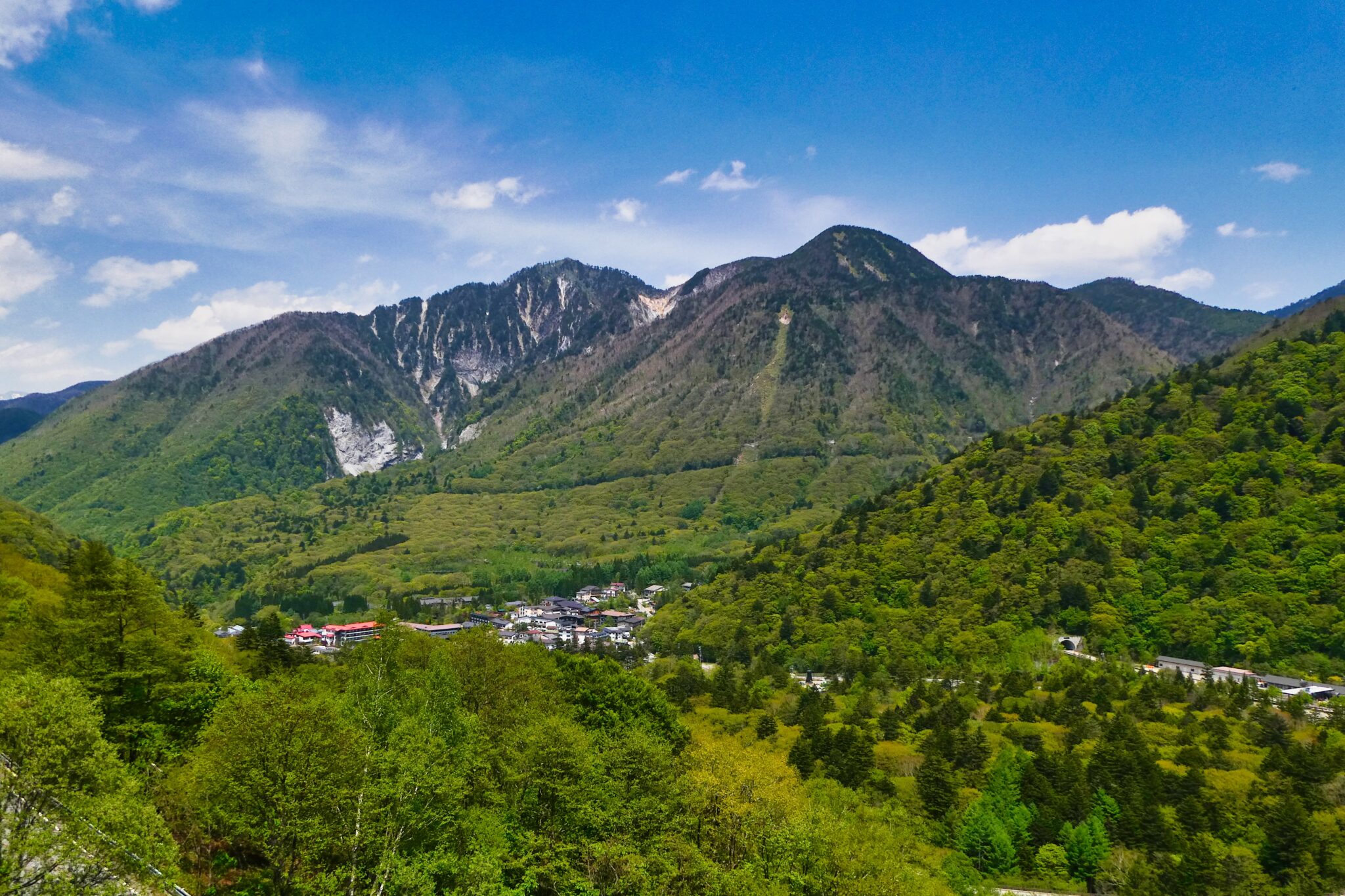 アカンダナ山