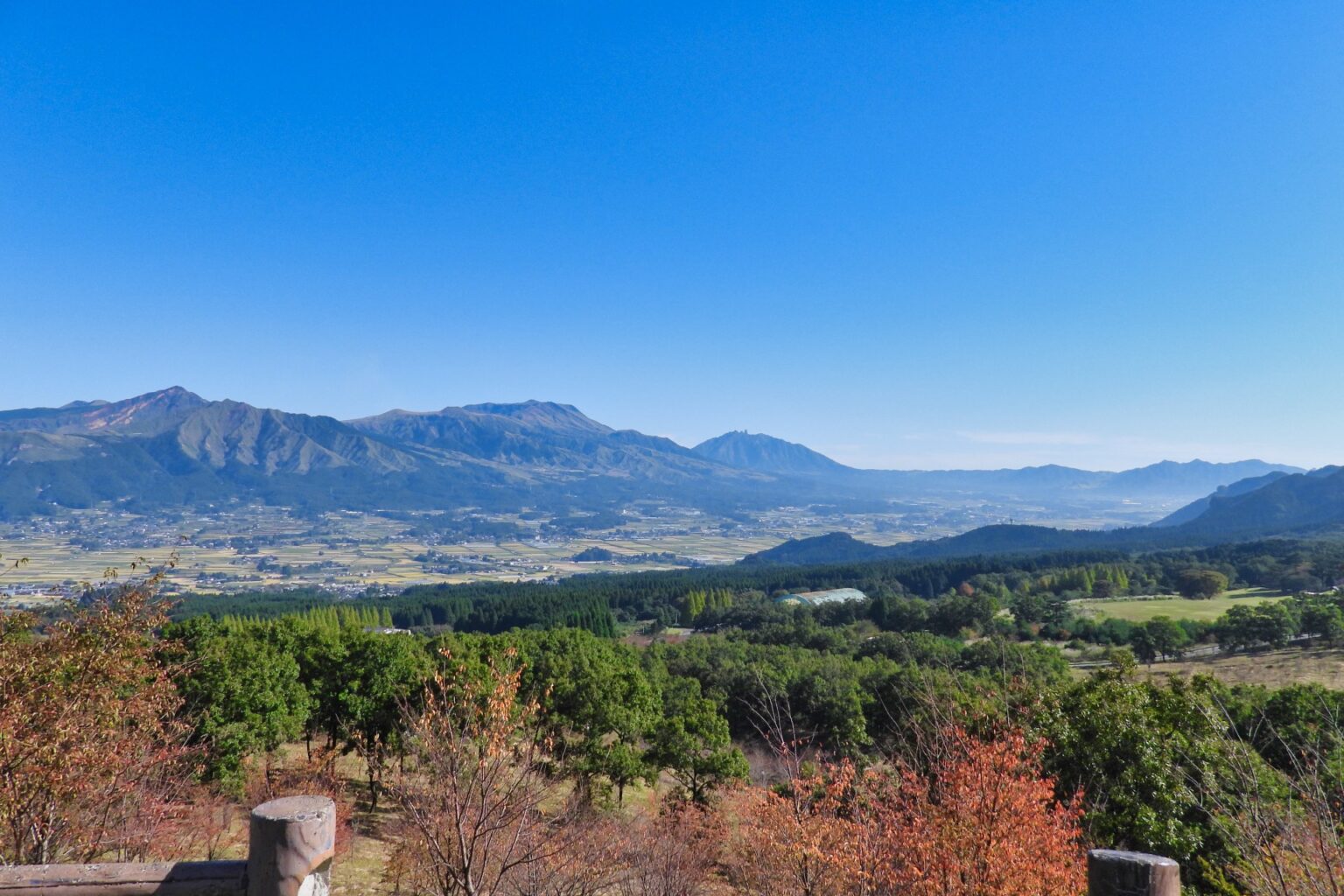 グリーンロード南阿蘇から阿蘇山を眺める