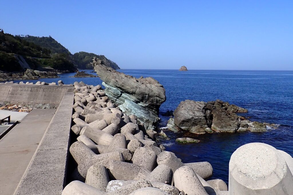 グリーンタフ岩石でできた犬島