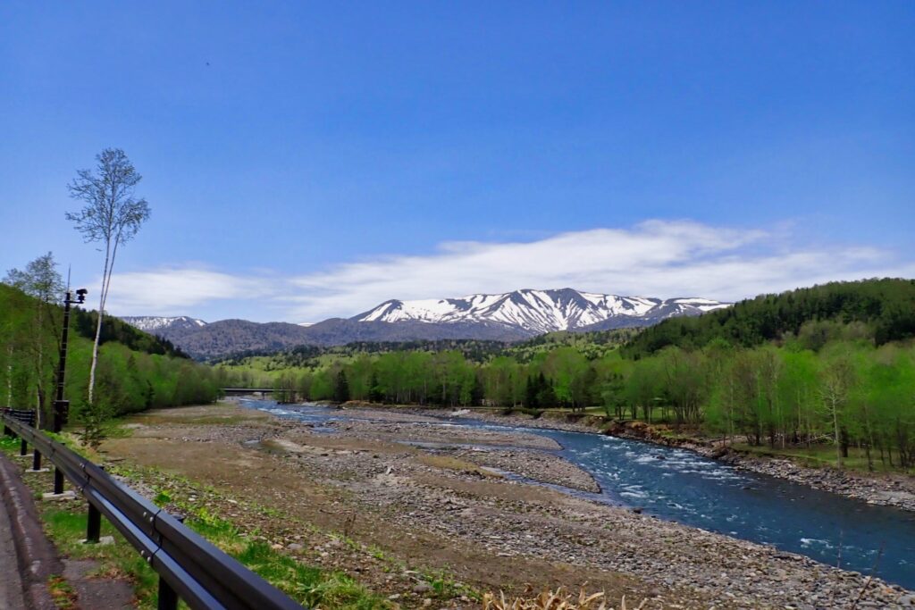 由仁石狩川と石狩岳