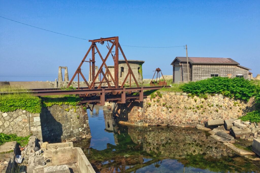 錆びたトラス橋