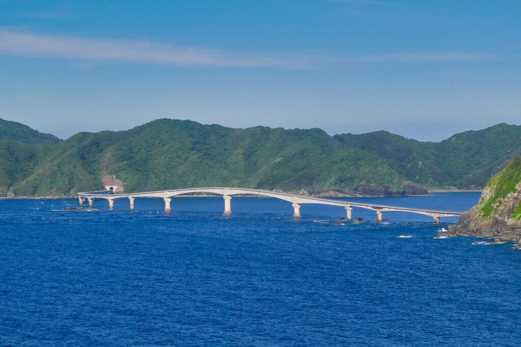 下甑島からみる甑大橋